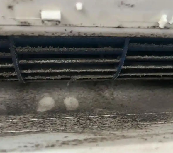 安龙空调吹的风有股烧焦味是怎么回事